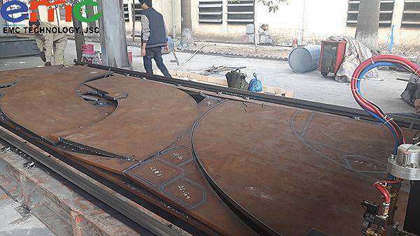 EMC lắp máy cắt CNC cho khách hàng tại Hà Nội