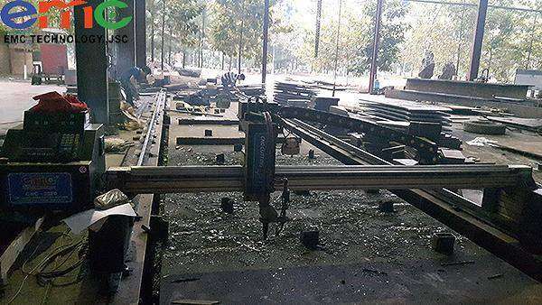 EMC lắp máy cắt CNC cho khách hàng tại Hà Nội