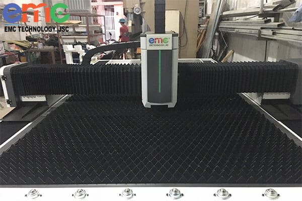 máy cắt laser emc 1530 basic ứng dụng trong ngành gia công cnc kim loại