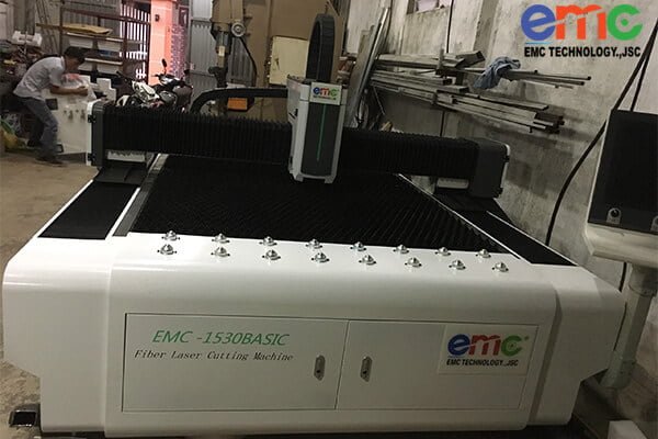 Máy cắt laser kim loại dòng EMC 1530 basic