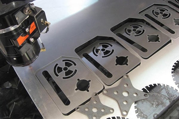 Cắt Laser kim loại bằng công nghệ Fiber Laser hiện đại