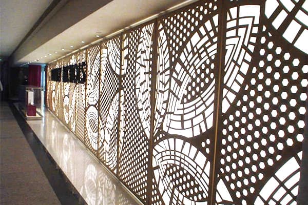 Cắt Laser kim loại bằng công nghệ Fiber Laser hiện đại