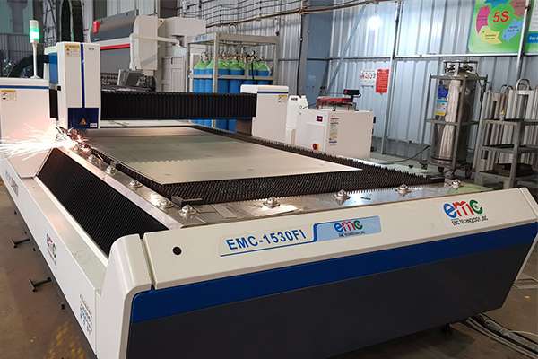 máy cắt laser kim loại công nghệ sợi quang