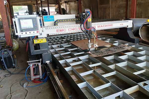 Máy Cắt Plasma CNC EMC-3000 tại Quảng Trị