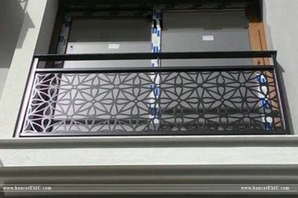 lan can ban công sắt cnc đẹp nhất 2020