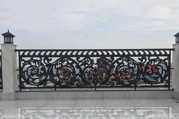 lan can ban công sắt cnc đẹp nhất 2020