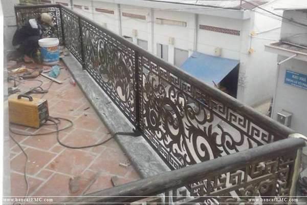 lan can ban công sắt cnc đẹp nhất 2020