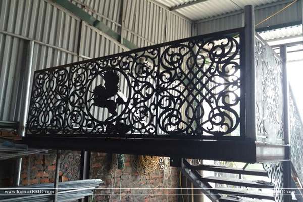 lan can ban công sắt cnc đẹp nhất 2020