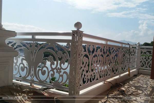 lan can ban công sắt cnc đẹp nhất 2020