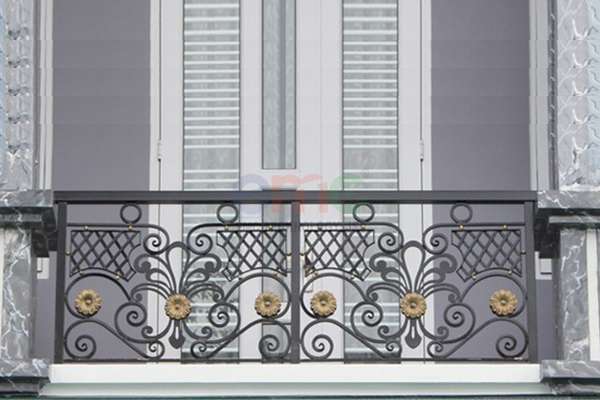 lan can ban công sắt cnc đẹp nhất 2020