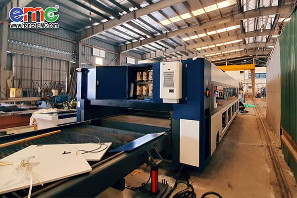 máy cắt laser fiber tại công ty Kinh Việt