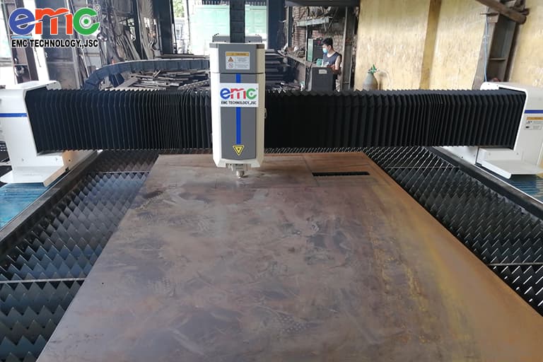 máy cắt laser basic tại cơ khí Thông Thoa