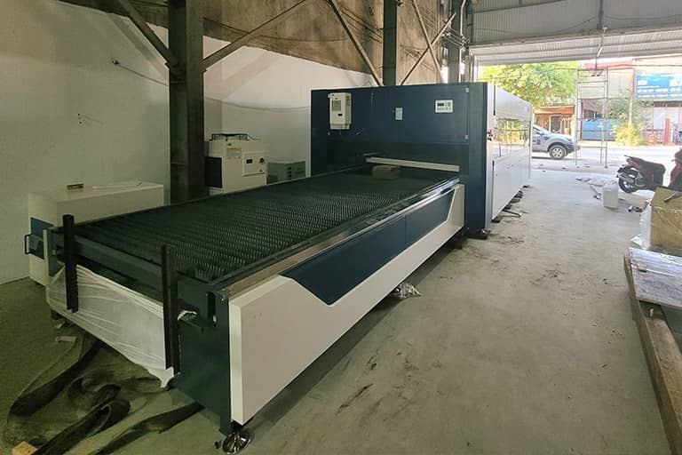 Máy cắt laser bàn chuyển đổi tại doanh nghiệp Minh Thu