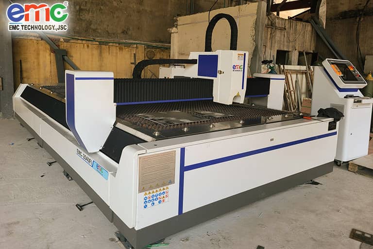 Máy cắt laser tại công ty Hồng Hà