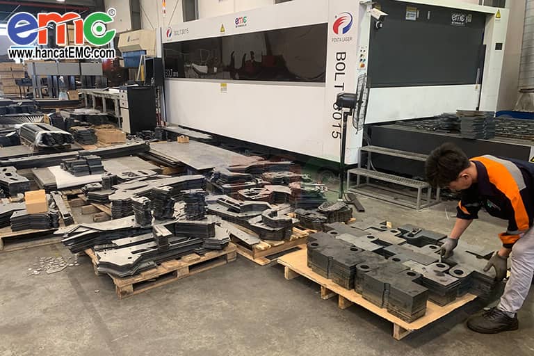 Cắt bản mã bằng laser 