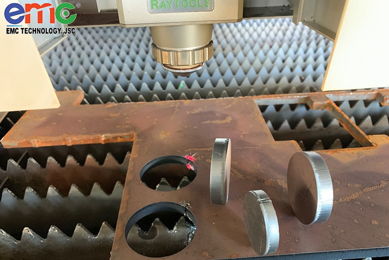 máy cắt laser tại TPHCM