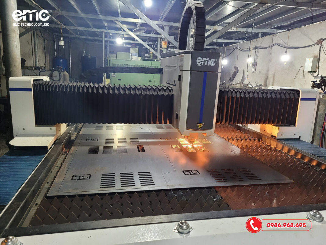 Máy cắt laser EMC Basic - dòng máy cắt laser kinh tế
