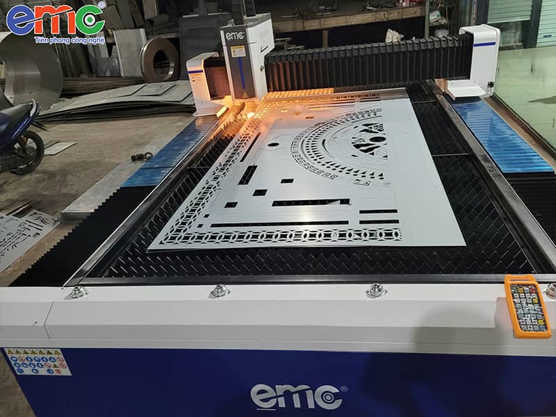máy cắt laser kim loại EMC-Basic tại Nghệ An