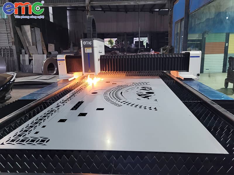 máy cắt laser kim loại EMC-Basic tại Nghệ An