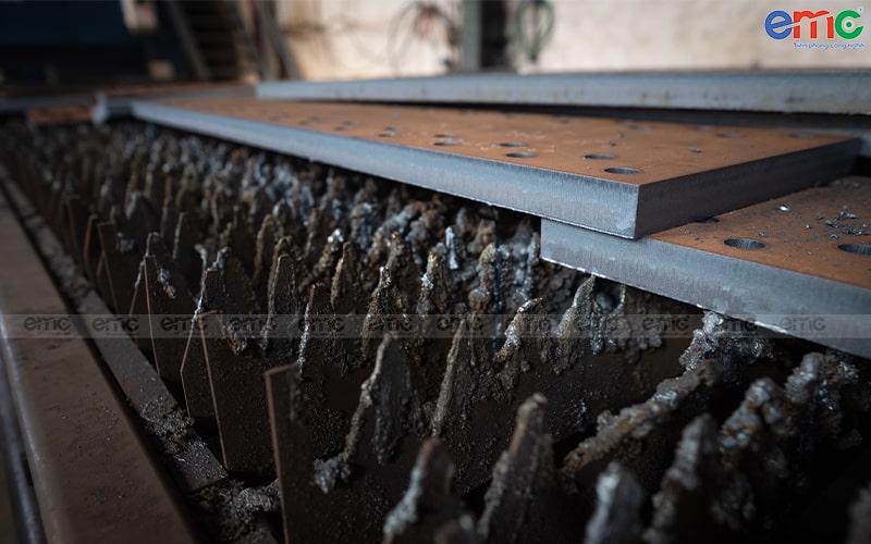 máy cắt laser bàn chuyển đổi tại công ty Thép Cường Oanh