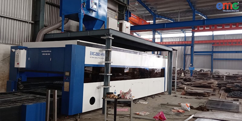 máy cắt laser bàn chuyển đổi tại công ty Thép Cường Oanh