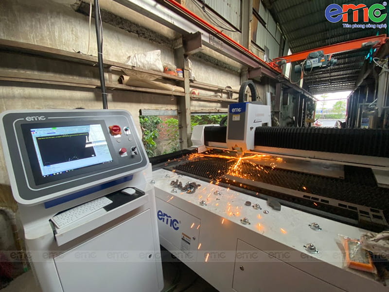 Máy cắt laser EMC-2040G tại Gia Lâm