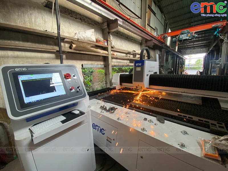 Máy cắt laser EMC-2040G tại Gia Lâm
