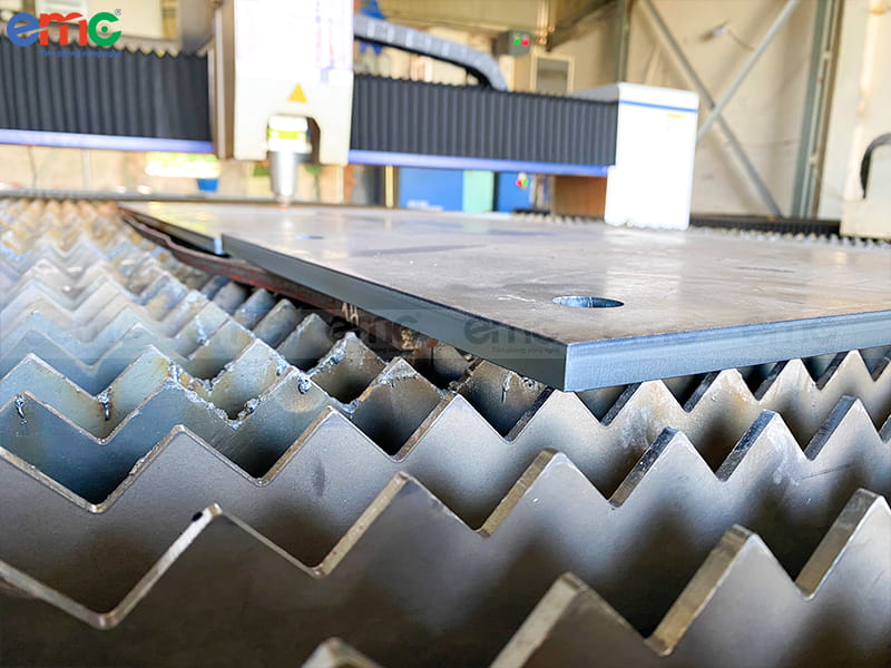 Xưởng cắt cnc bản mã, hoa văn Hà Anh đầu tư máy cắt laser fiber thứ 2