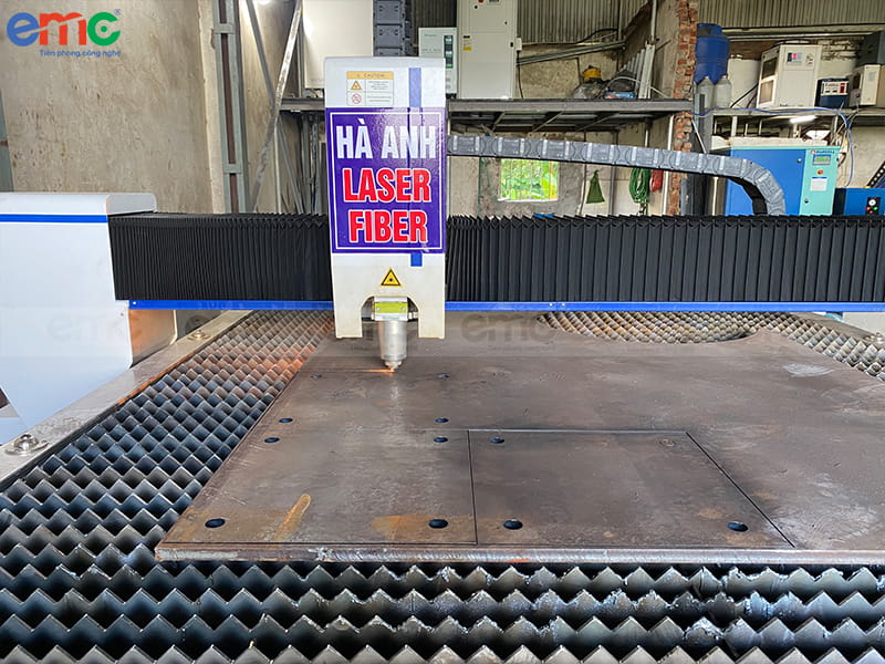 Xưởng cắt cnc bản mã, hoa văn Hà Anh đầu tư máy cắt laser fiber thứ 2