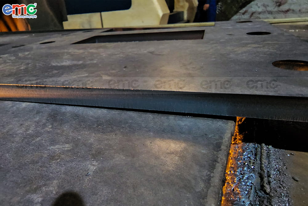 Máy cắt laser bản mã 2500x12500 