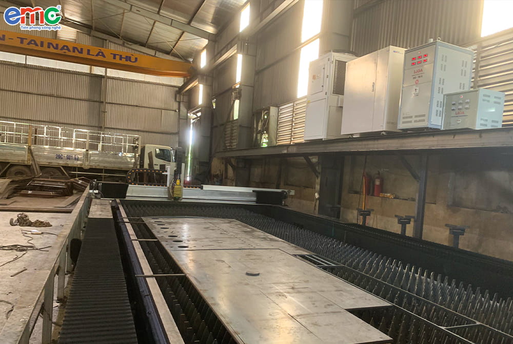 Máy cắt laser bản mã 2500x12500 