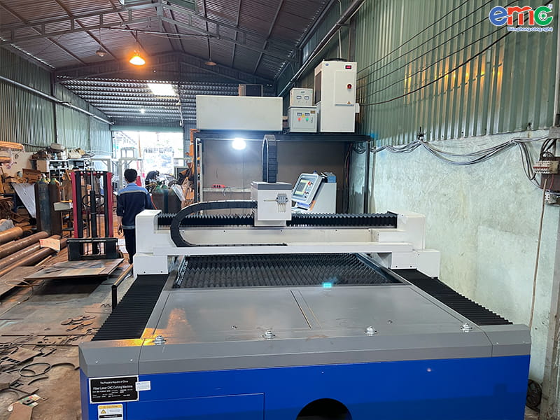 Máy cắt laser EMC 1530 Basic 3000W tại TP.HCM
