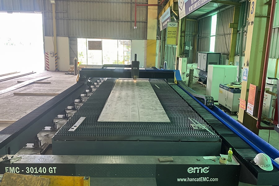 Máy cắt laser bàn đơn chất lượng cao tại QSB Steel
