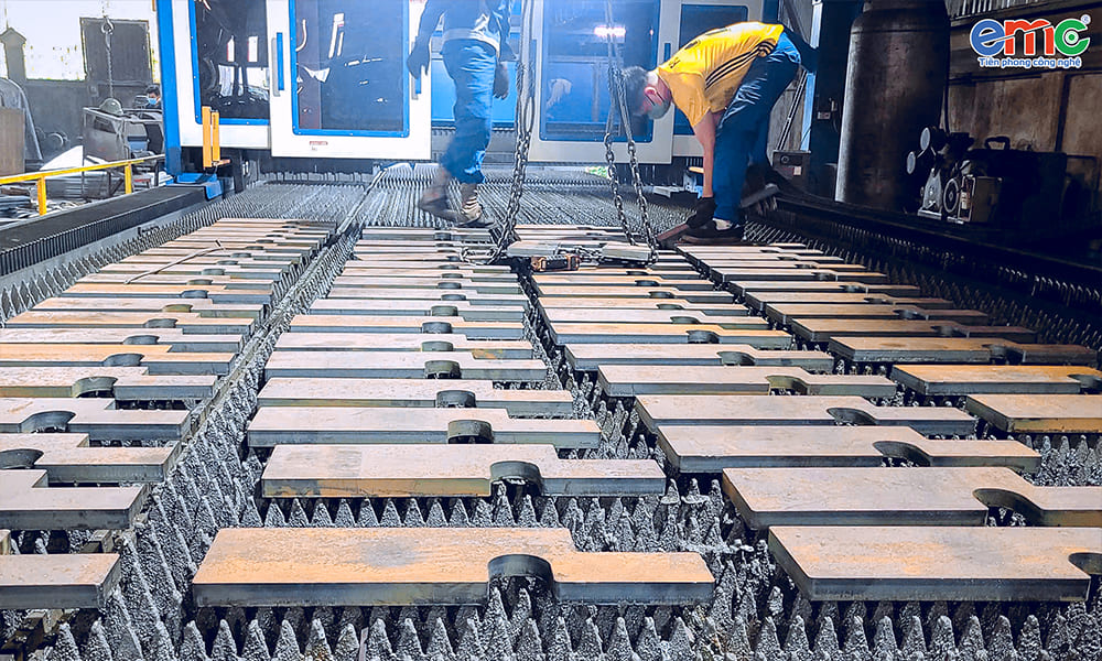 Kim Khí Huy Thành đầu tư máy cắt laser 60kw cắt Bevel