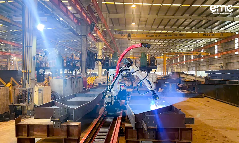 Robot Hàn Thông Minh 7 Trục Tại Công Ty CPT