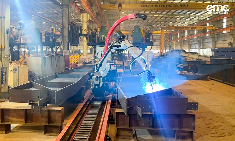 Robot Hàn Thông Minh 7 Trục Tại Công Ty CPT