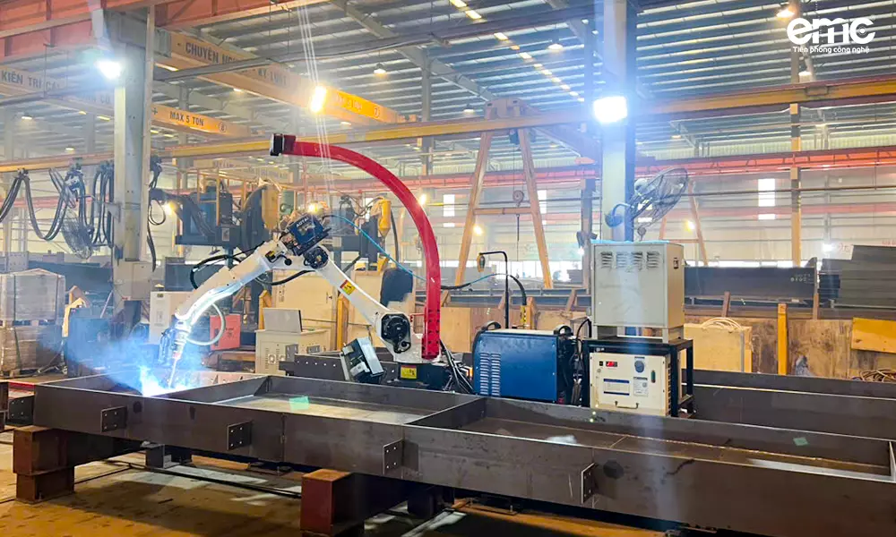 Robot Hàn Thông Minh 7 Trục Tại Công Ty CPT