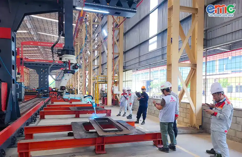 2 Robot Hàn Tại Tập Đoàn Đại Dũng - Nhà Máy Miền Trung