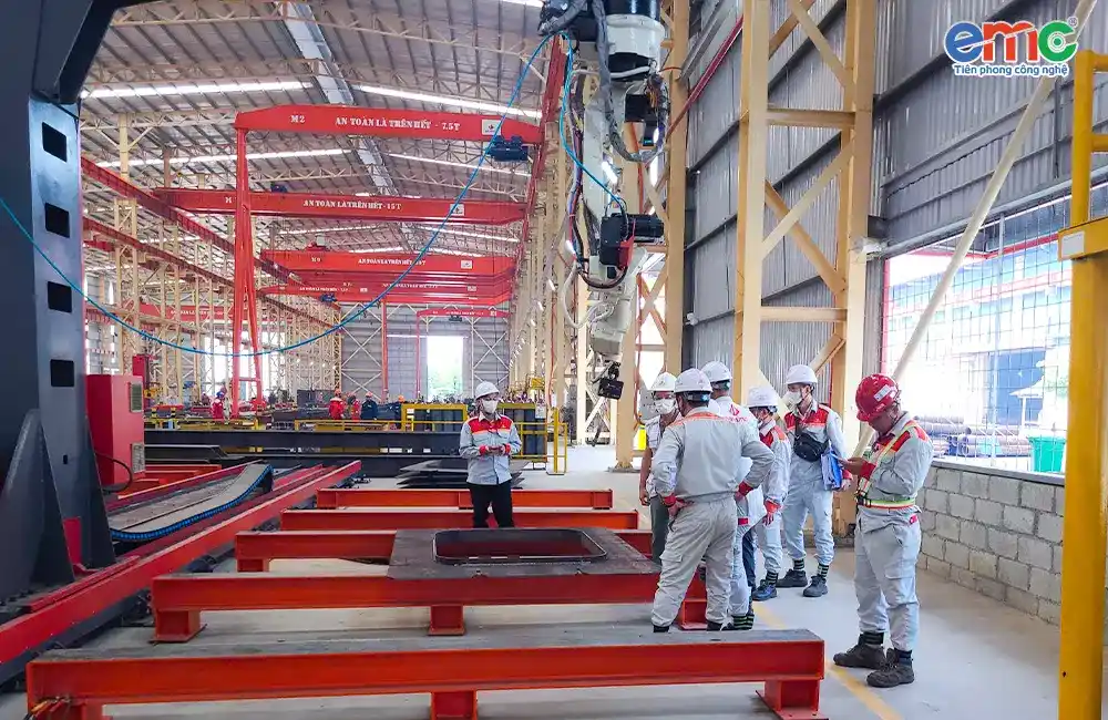2 Robot Hàn Tại Tập Đoàn Đại Dũng - Nhà Máy Miền Trung