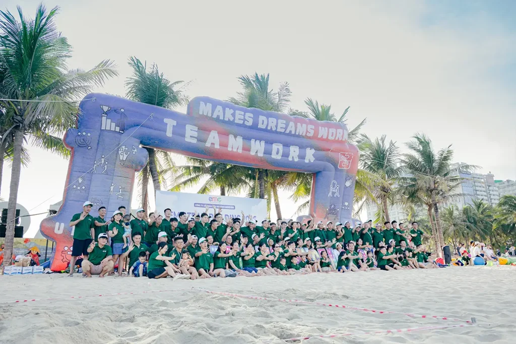 Tập thể EMC tại chương trình Team Building